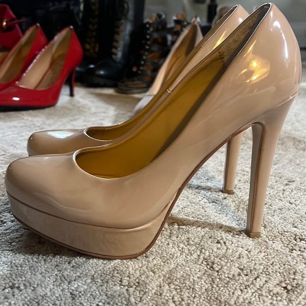 Beige cream Chinese Laundry high heels